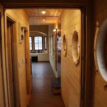 Dutch Hausboat 