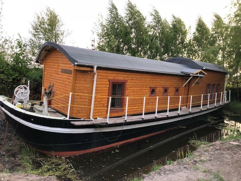 Dutch Hausboat 