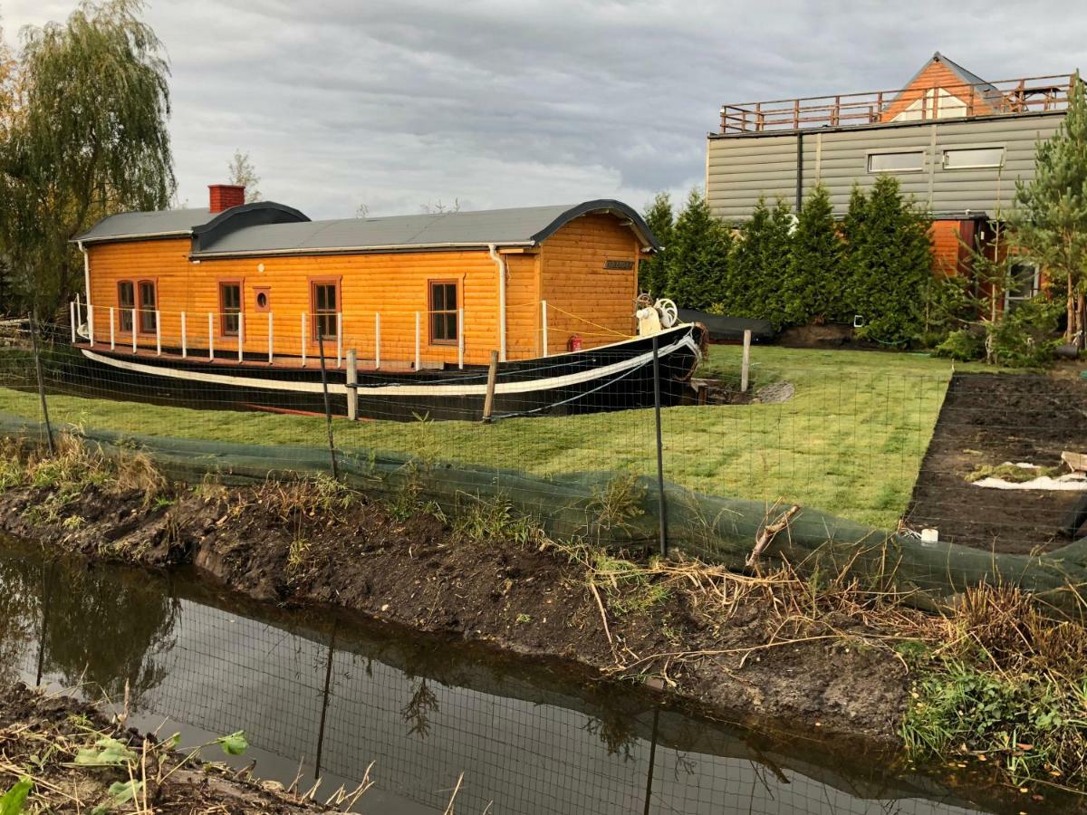 Dutch Hausboat 