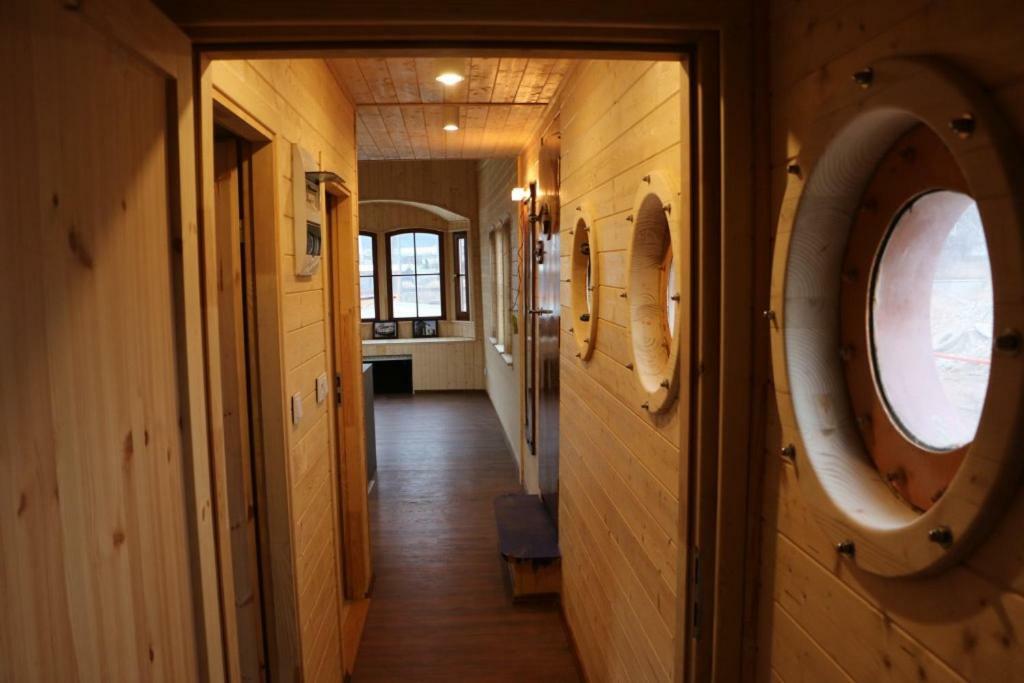 Dutch Hausboat 